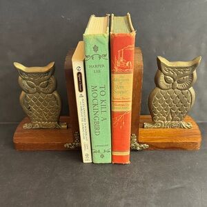 Vtg.70s Enesco Brass Owl bookends with wood base.Has some patina.